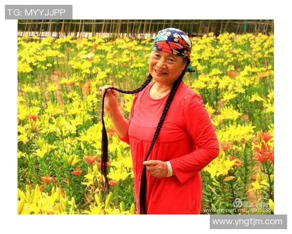 在绿茵场上绽放的爱恋足球明星的双性恋女主故事