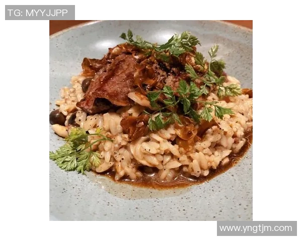 足球明星享受西餐美食的真实瞬间尽显风采与魅力